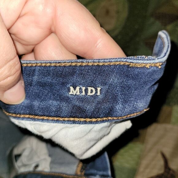 American Eagle Distressed Denim cutoff shorts - Picture 4 of 5